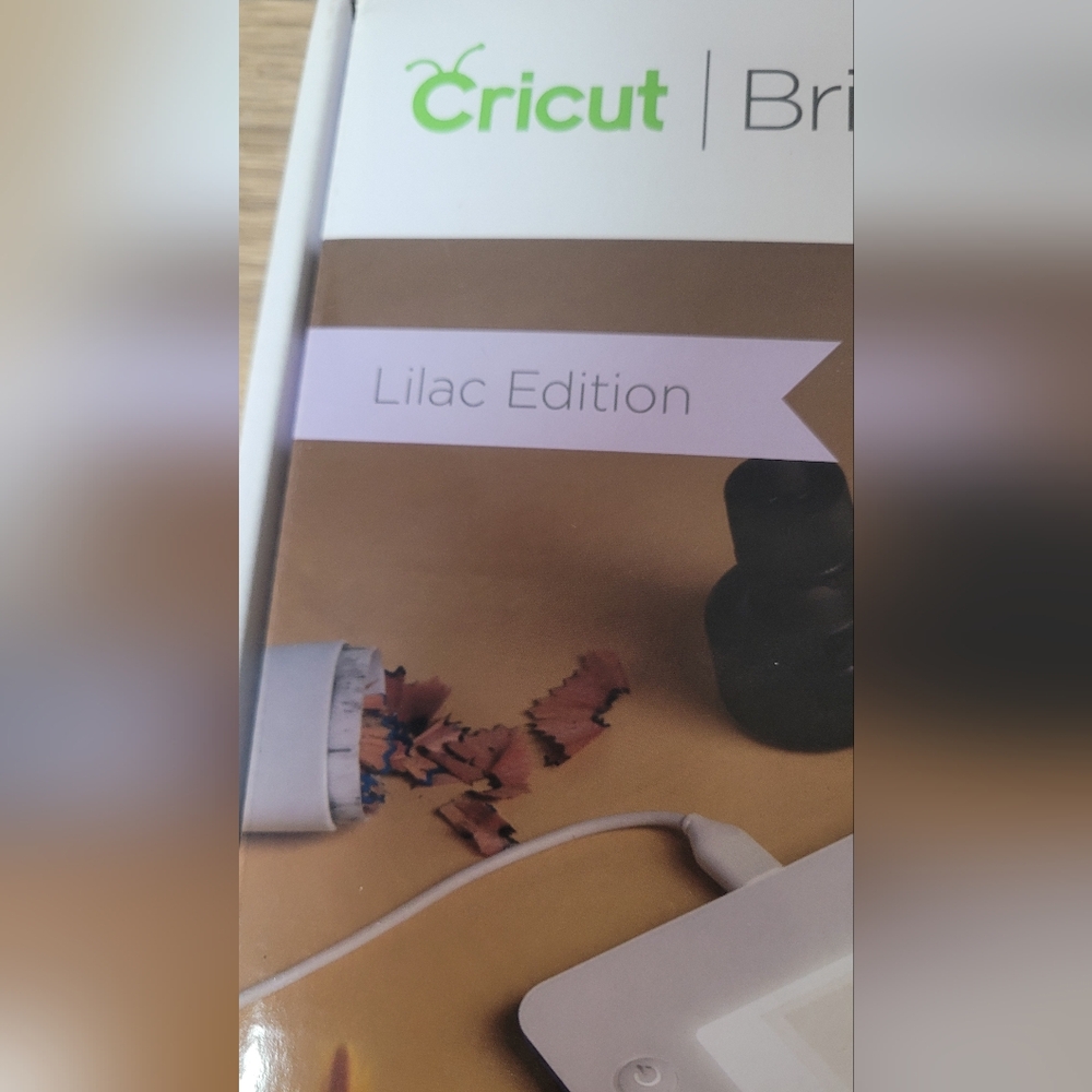 Cricut BrightPad in Lilac Tracing Jewelry Making - Picture 4 of 15